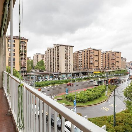 Piazza De Angeli M1 Comfortable Flat With Balcony ميلان المظهر الخارجي الصورة
