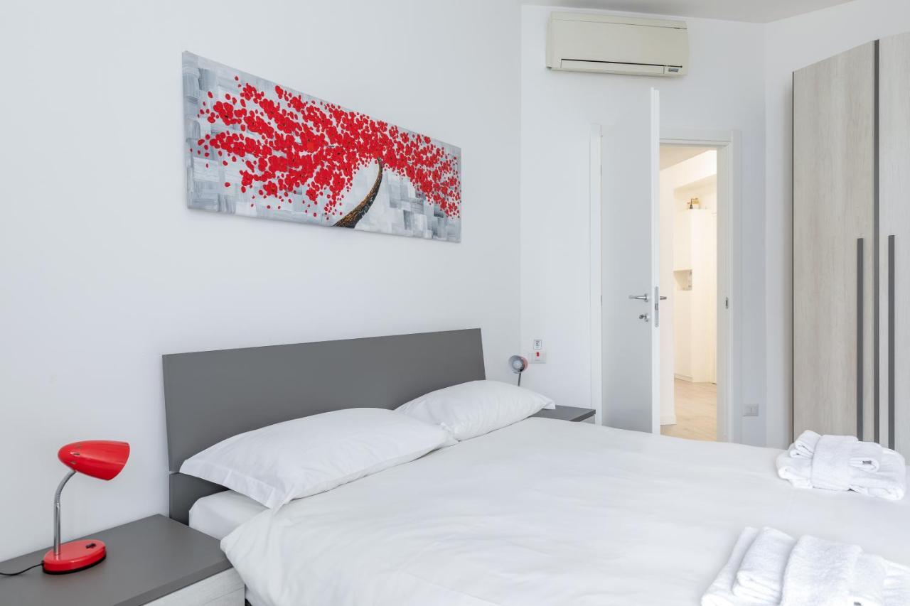 Piazza De Angeli M1 Comfortable Flat With Balcony ميلان المظهر الخارجي الصورة