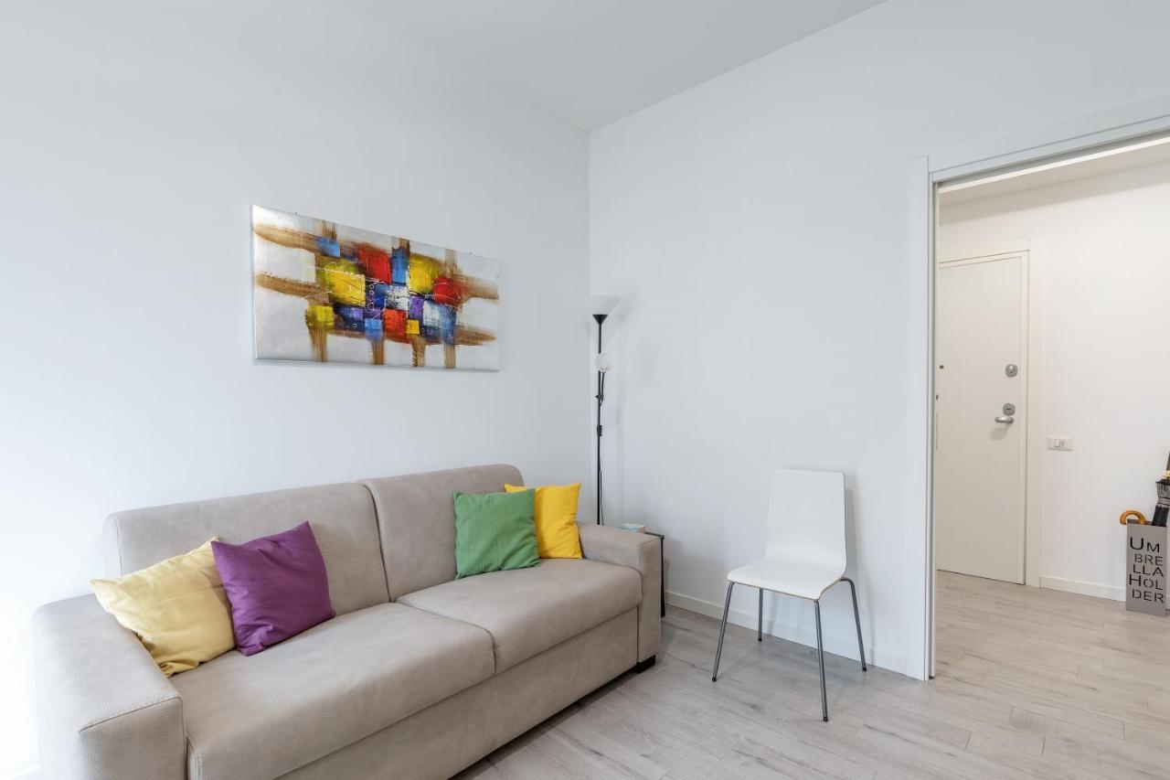 Piazza De Angeli M1 Comfortable Flat With Balcony ميلان المظهر الخارجي الصورة