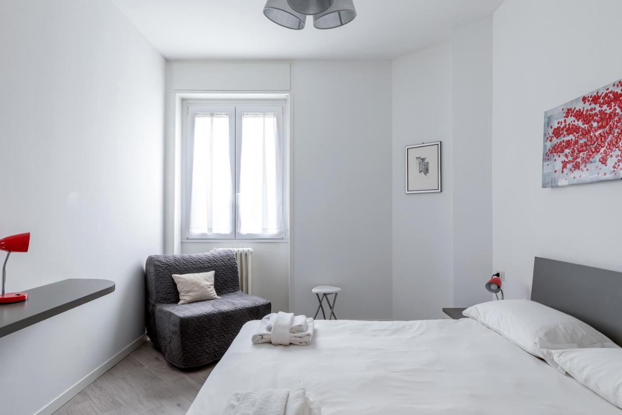 Piazza De Angeli M1 Comfortable Flat With Balcony ميلان المظهر الخارجي الصورة