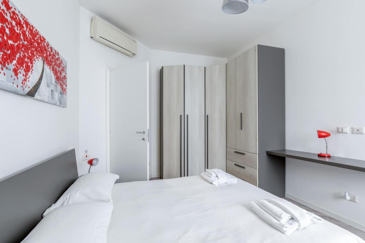 Piazza De Angeli M1 Comfortable Flat With Balcony ميلان المظهر الخارجي الصورة