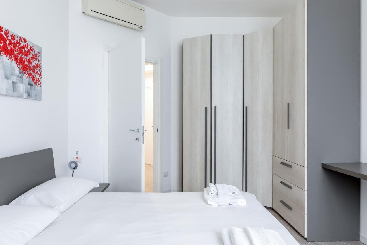 Piazza De Angeli M1 Comfortable Flat With Balcony ميلان المظهر الخارجي الصورة