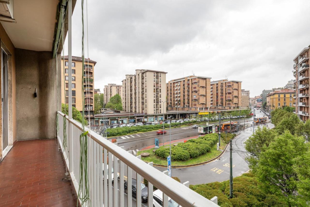 Piazza De Angeli M1 Comfortable Flat With Balcony ميلان المظهر الخارجي الصورة
