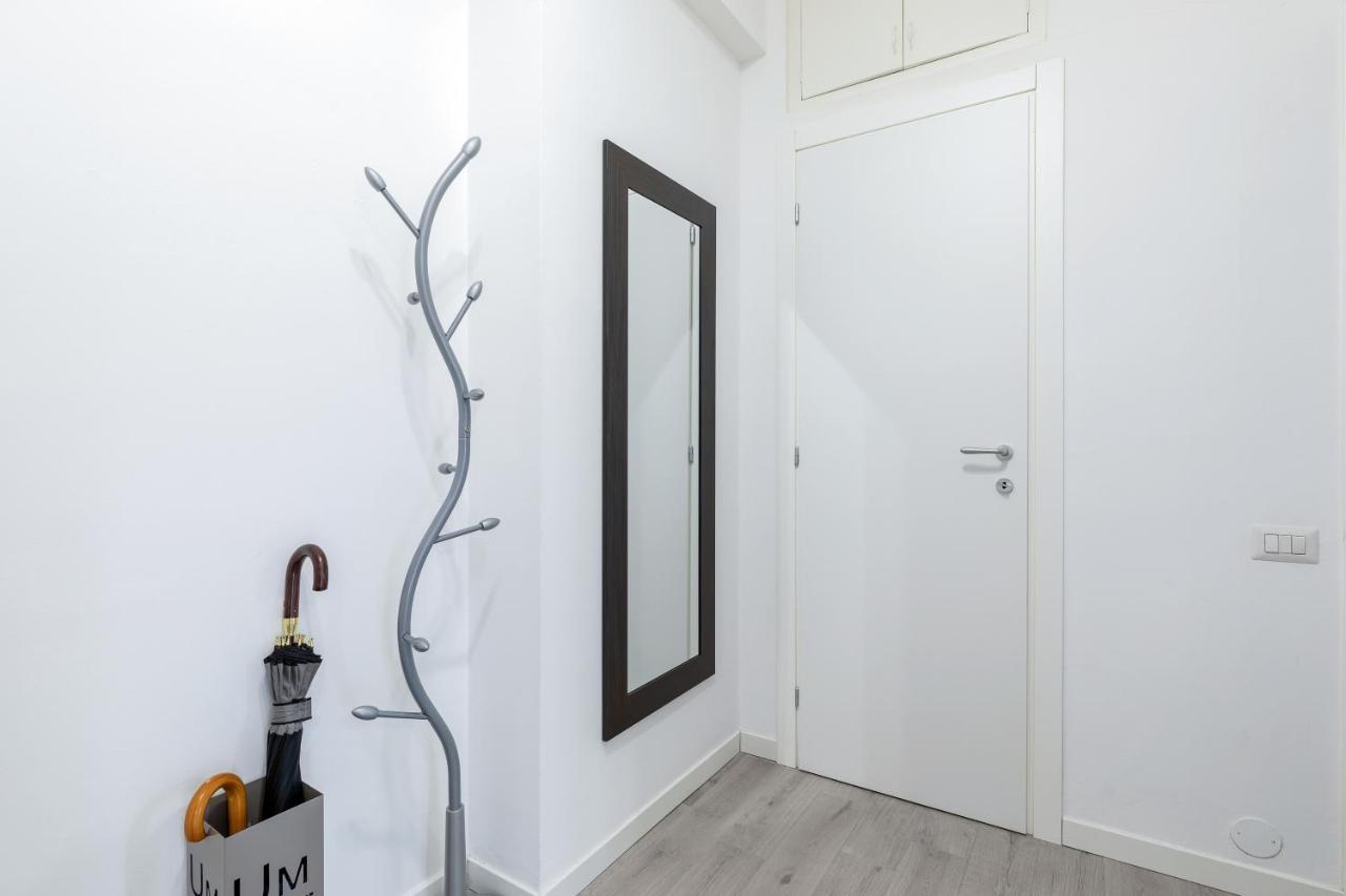 Piazza De Angeli M1 Comfortable Flat With Balcony ميلان المظهر الخارجي الصورة