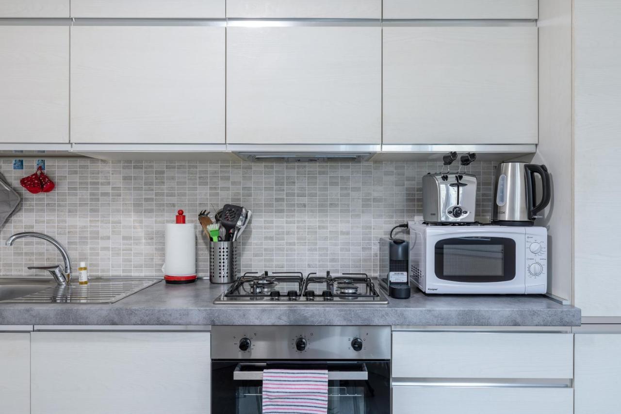 Piazza De Angeli M1 Comfortable Flat With Balcony ميلان المظهر الخارجي الصورة